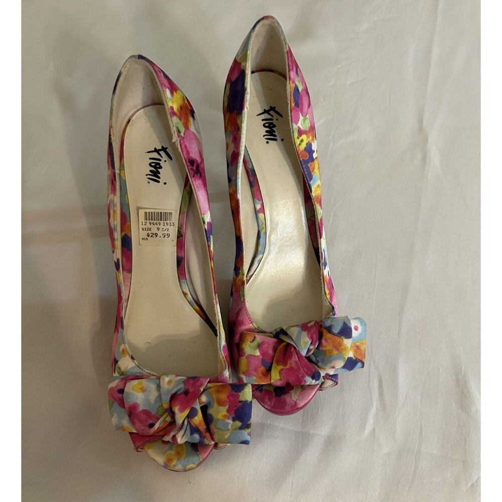 Fioni Peep Toe High Heels 9.5,  4-1/2" heel with 1" Platform